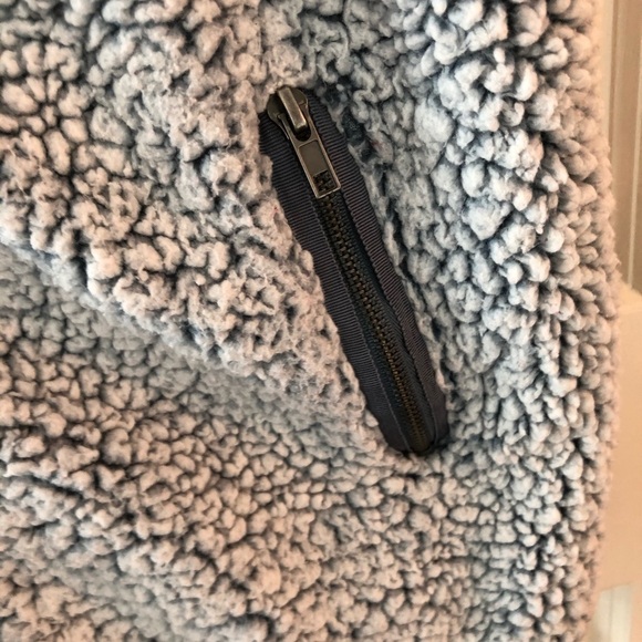 Thread & Supply Sherpa Vest Size S - Picture 6 of 15